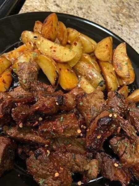 Garlic Butter Steak and Potatoes Skillet Garlic Butter Steak and Potatoes Skillet